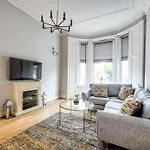 Two Bed Stylish Apartment In Heart Of West End