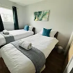 Outstanding Modern Glasgow Flat Luxury King Bed