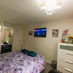 Double Room In Riverside Apartment - B