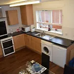 Silverburn New House With Free Parking And Nice Garden