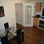 Silverburn New House With Free Parking And Nice Garden
