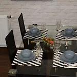 Silverburn New House With Free Parking And Nice Garden