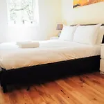 Bright City Centre House - Private Garden & Parking!