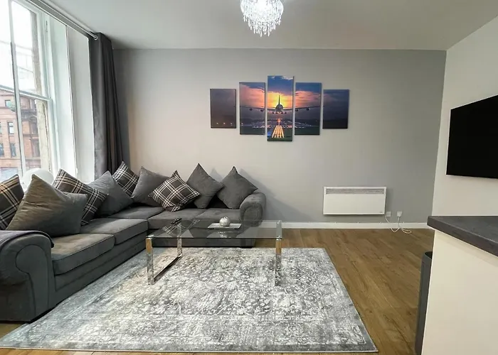 Exquisite 2Br Flat Near Central Train Station