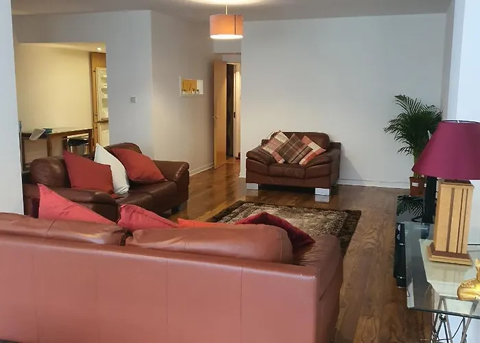 Modern Apt @Tramway Theatre