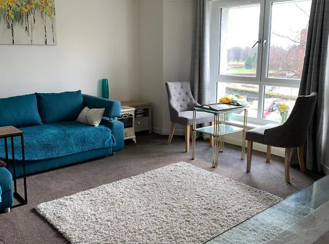 Sunny Glasgow Green Free Parking Cottage Flat