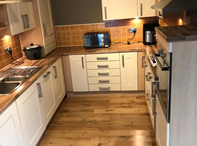 Glasgow West End Apartment