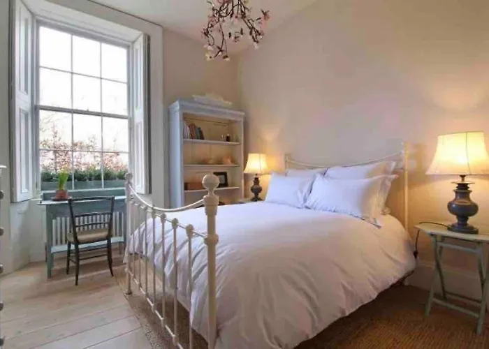 Home Of Joy - 3 Bedroom Home With Private Garden