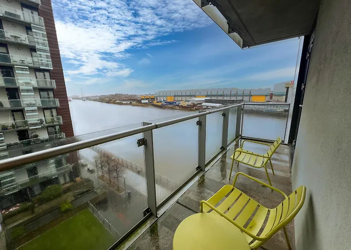 Riverside Retreat With Spectacular Views Glasgow