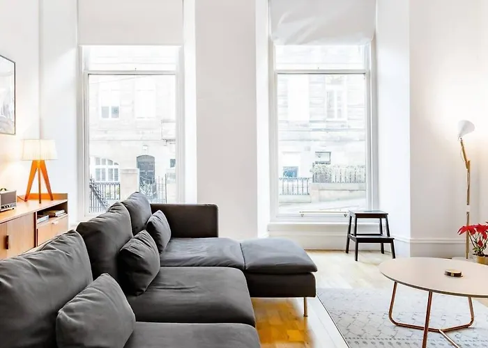 Incredible Contemporary Flat In Heart Of West End