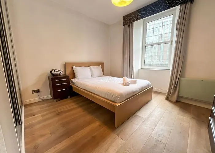 2-Bed Flat Glasgow City Centre