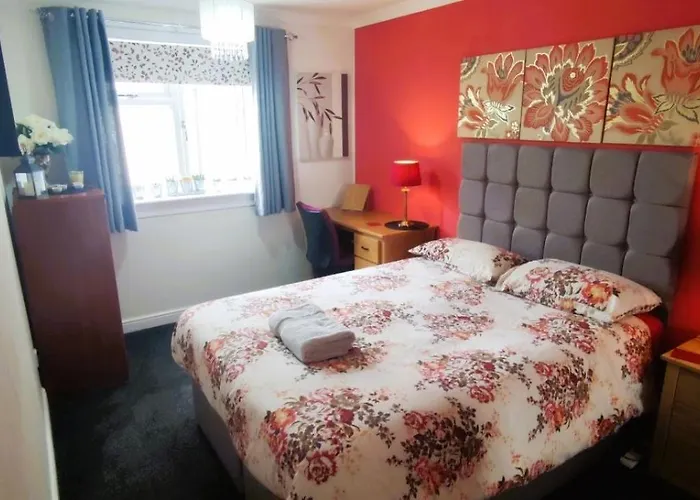 Double Room In Riverside Apartment