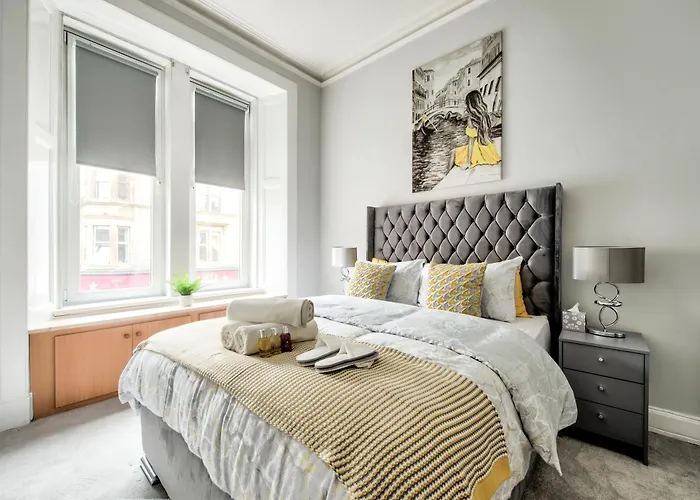 Two Bed Stylish Apartment In Heart Of West End