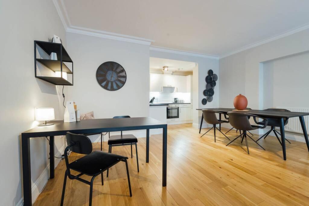 Luxury Apartment *