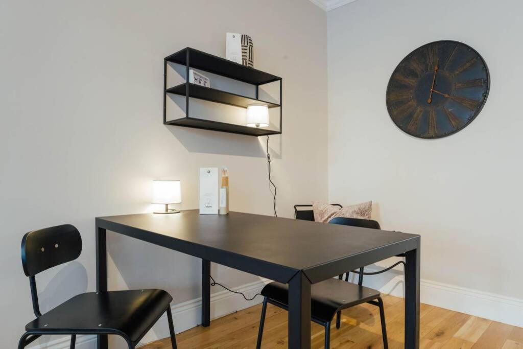 Luxury Apartment *
