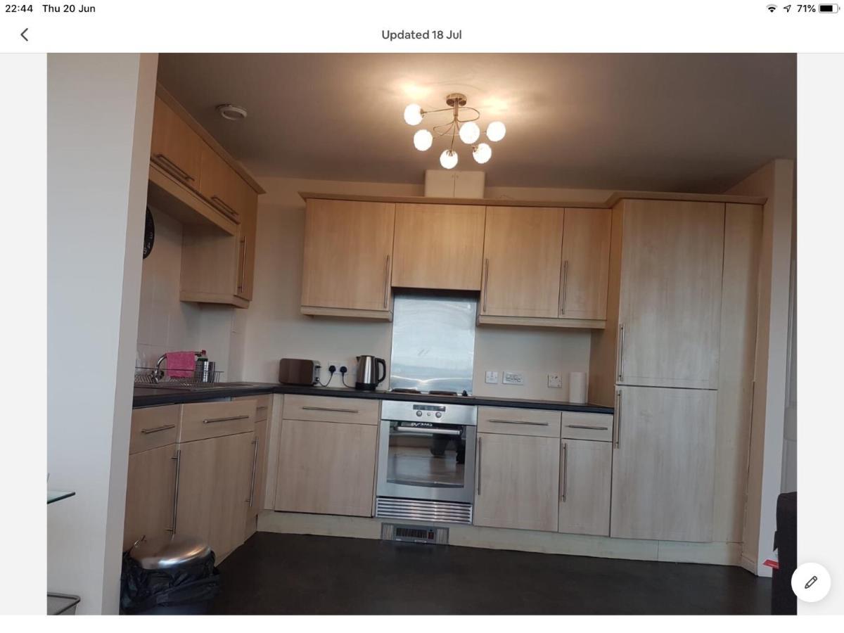 Fabulous Two Bed In Centre Apartment *