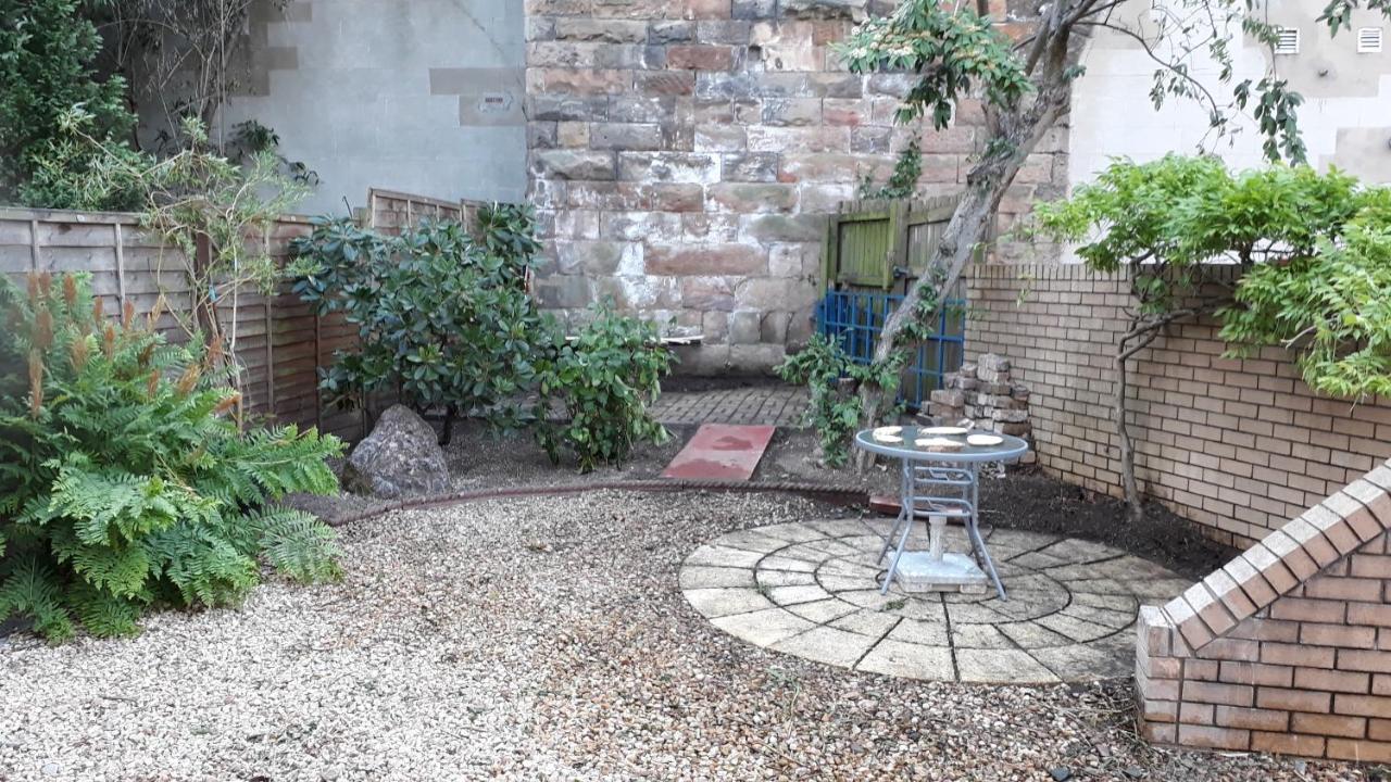 Bright City Centre House - Private Garden & Parking!