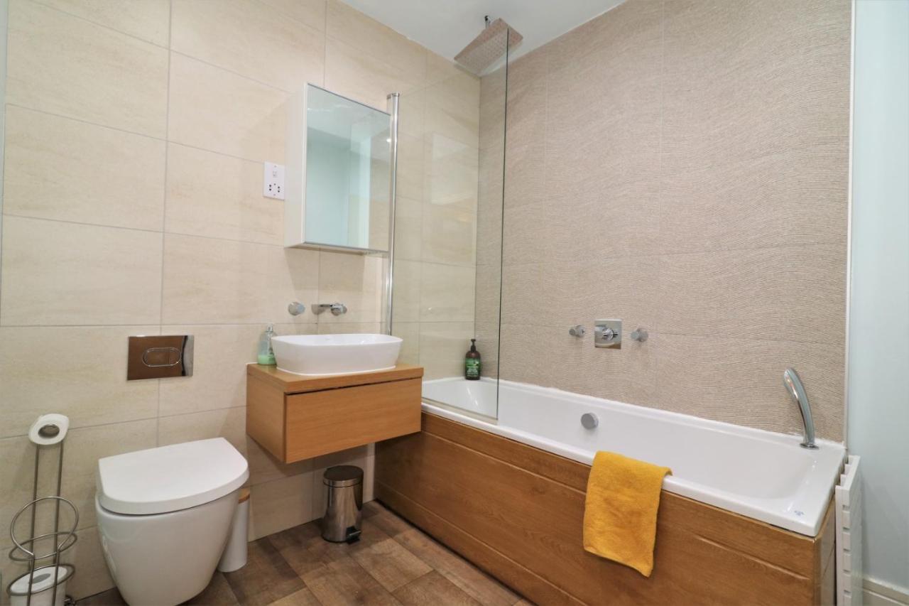 The Oatland - Luxury House With Private Garden & Parking Holiday home Glasgow