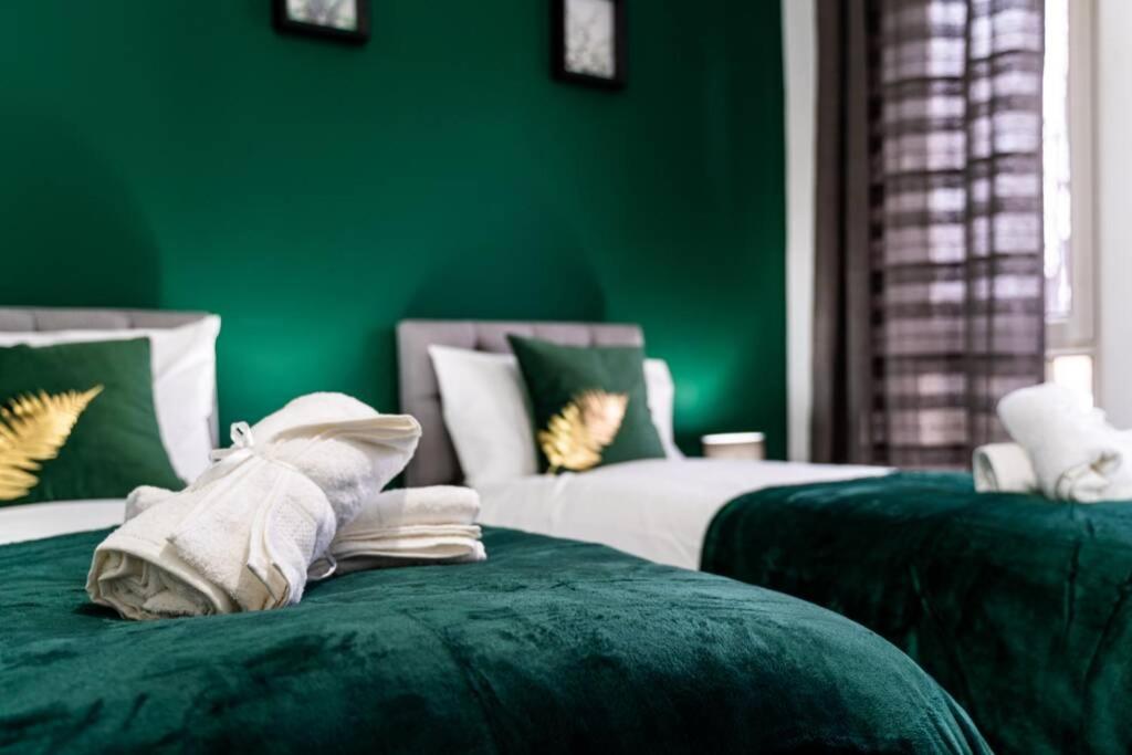 Cheerful Homely Apartment: Cozy Near Airport