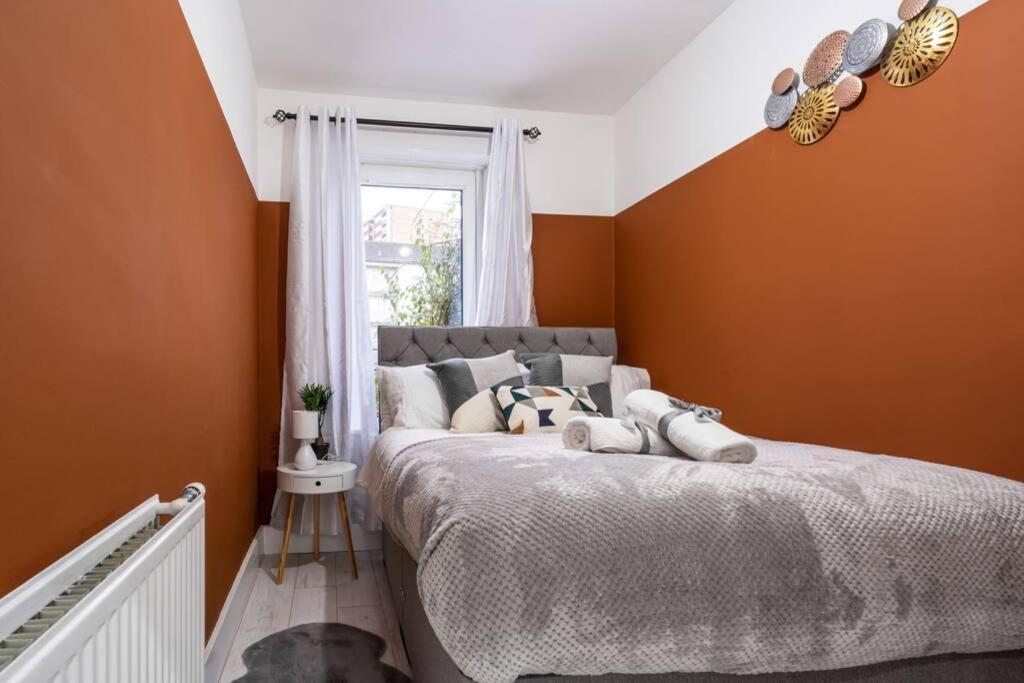 Cheerful Homely Apartment: Cozy Near Airport * Glasgow