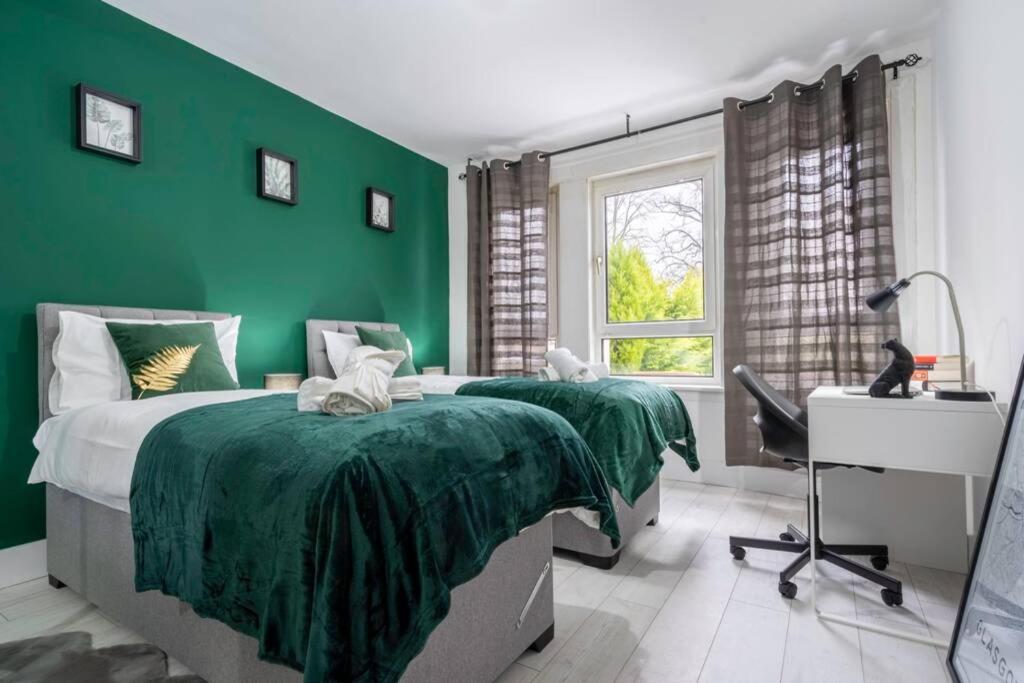 Cheerful Homely Apartment: Cozy Near Airport Glasgow