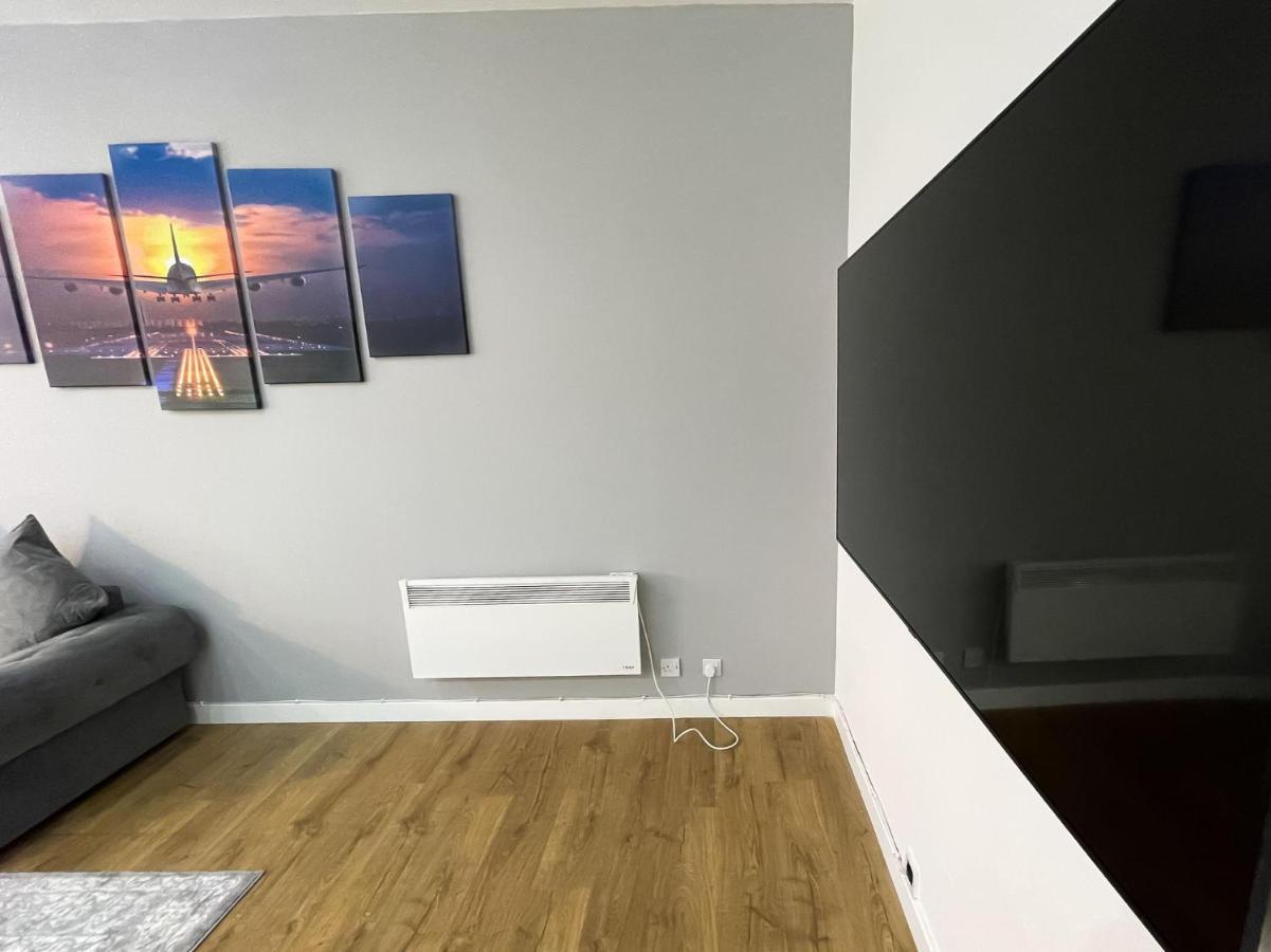 Exquisite 2br Flat Near Train Station Apartment *