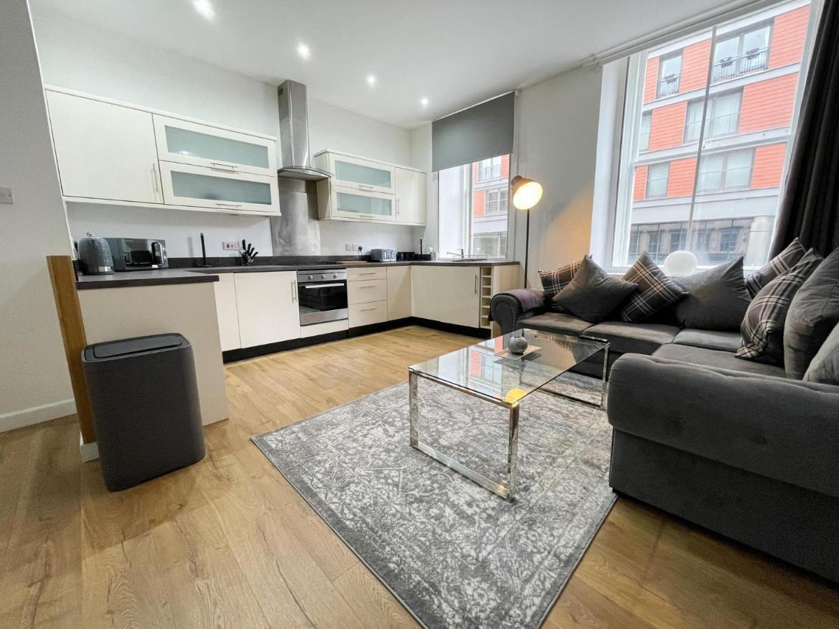 Exquisite 2br Flat Near Train Station