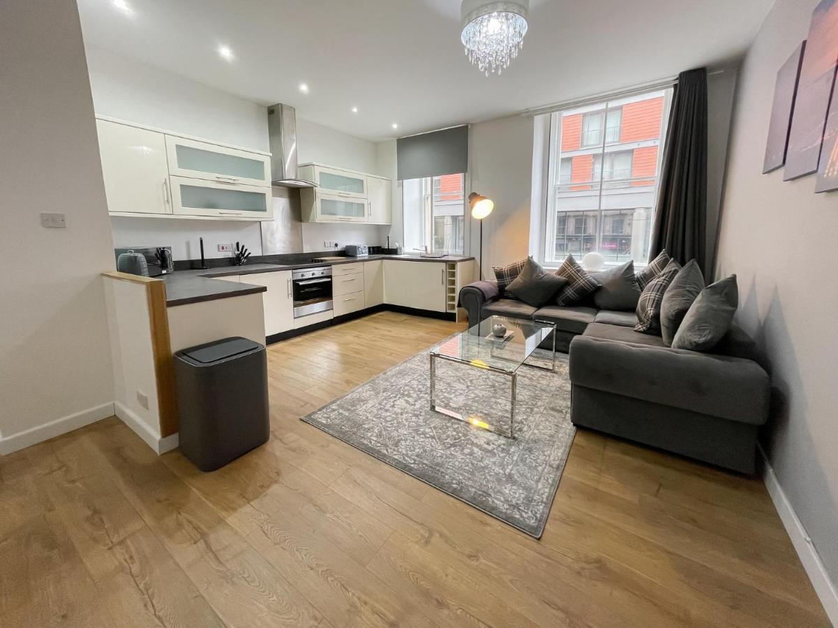 Exquisite 2br Flat Near Train Station Apartment *