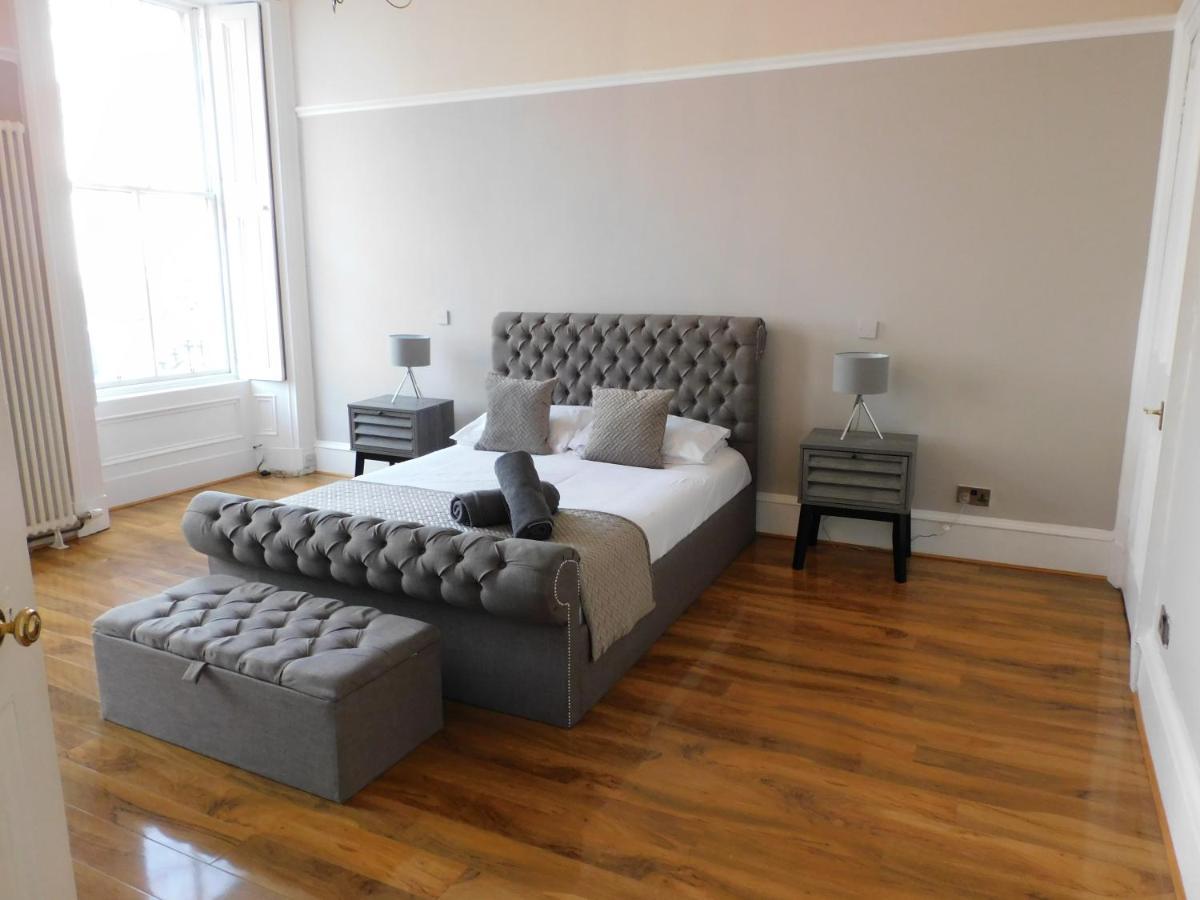 West End - Stunning, Spacious, 3 Bedroom, Main Door Flat With Private Parking Apartment Glasgow