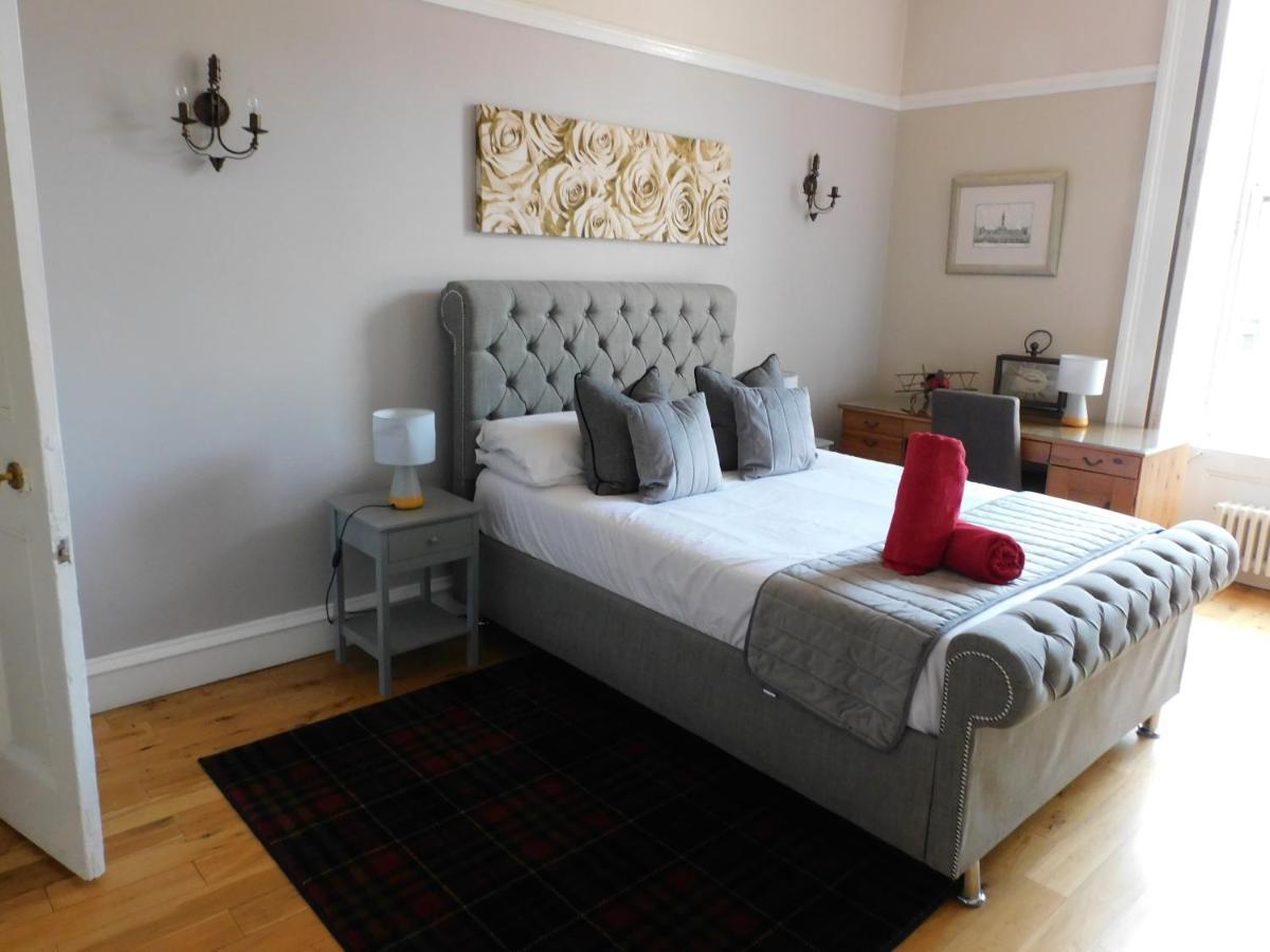 West End - Stunning, Spacious, 3 Bedroom, Main Door Flat With Private Parking * Glasgow