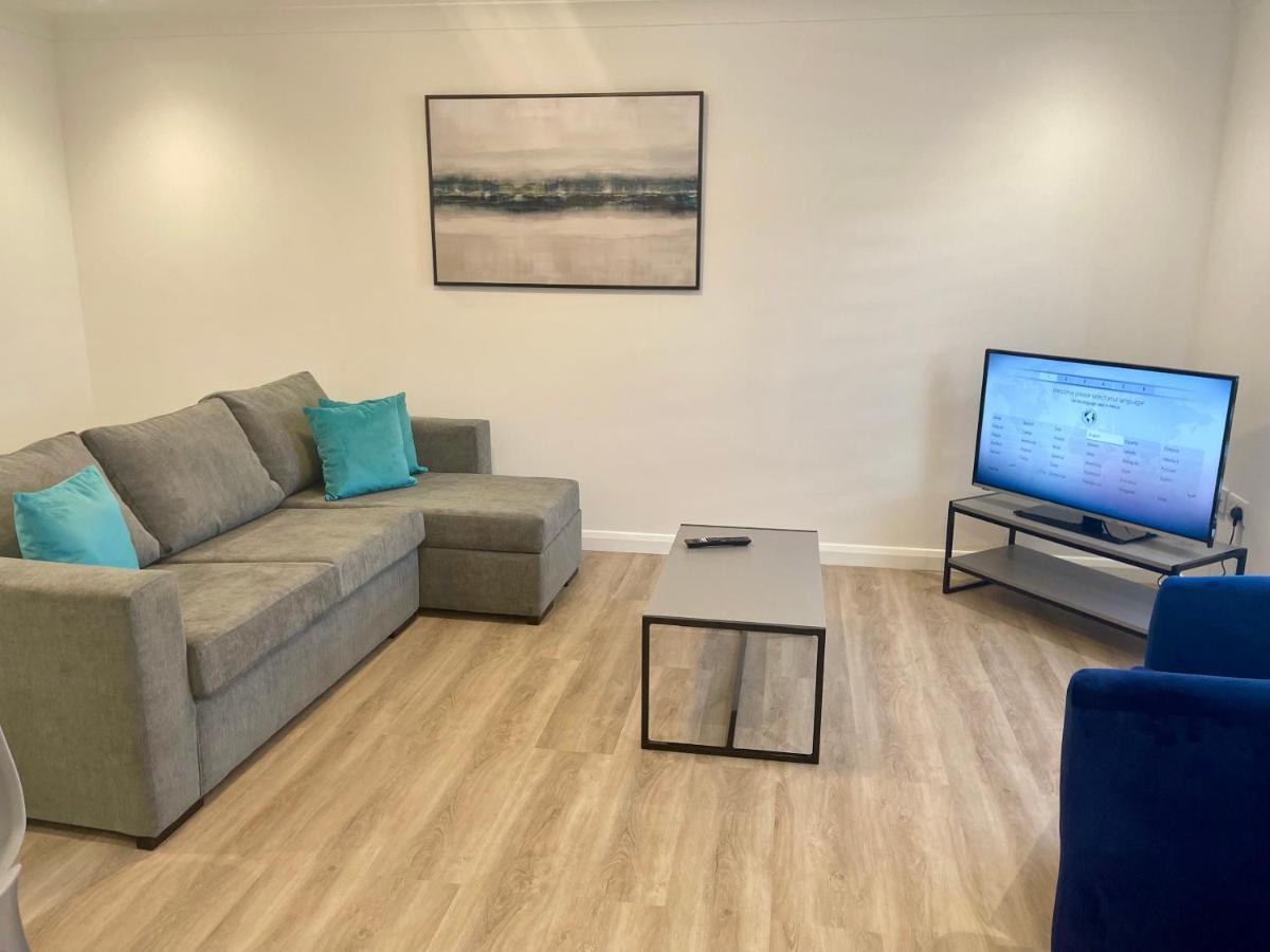 East Apartment *