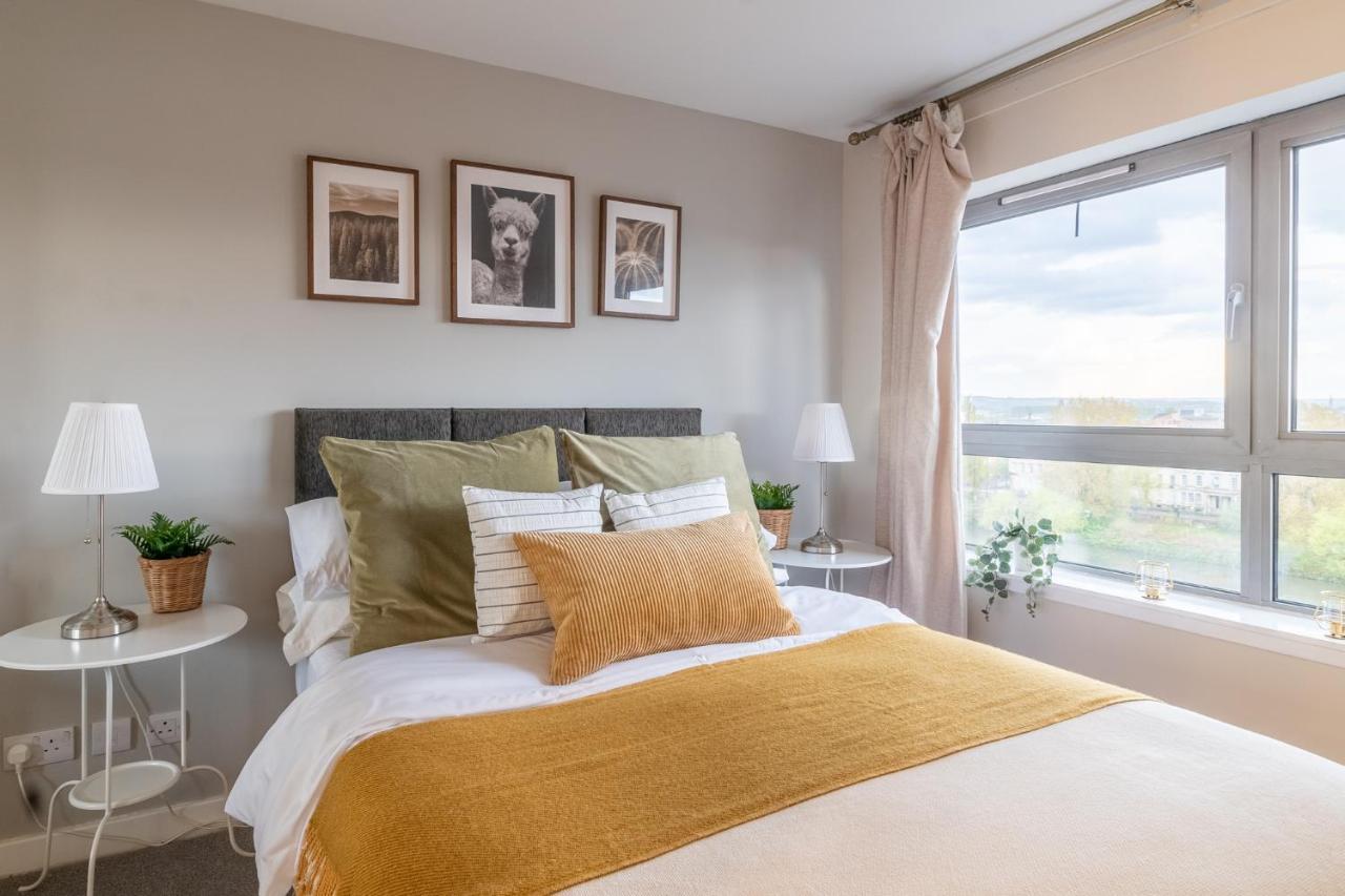 Luxury Riverview City Centre Apartment *