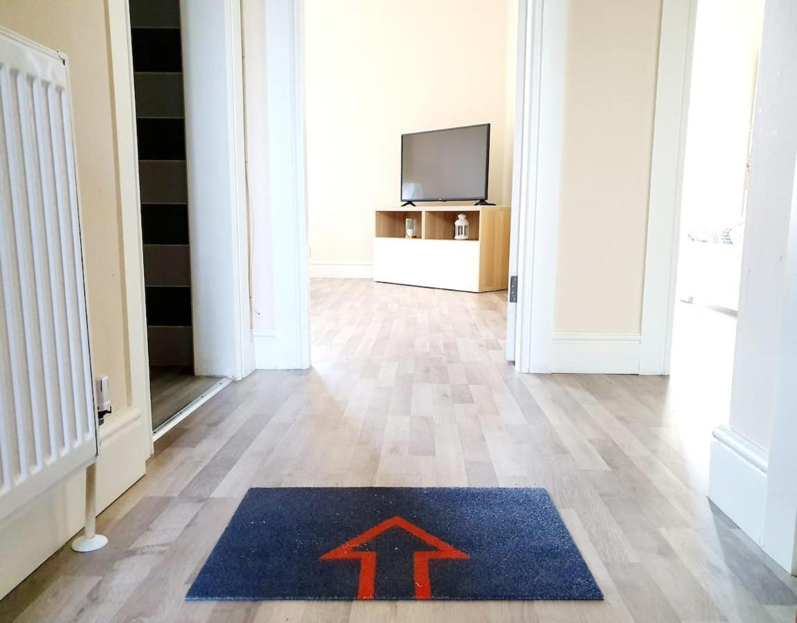 Gorgeous, Light & Airy In The Heart Of The West End, Close To Sec And Hydro Apartment