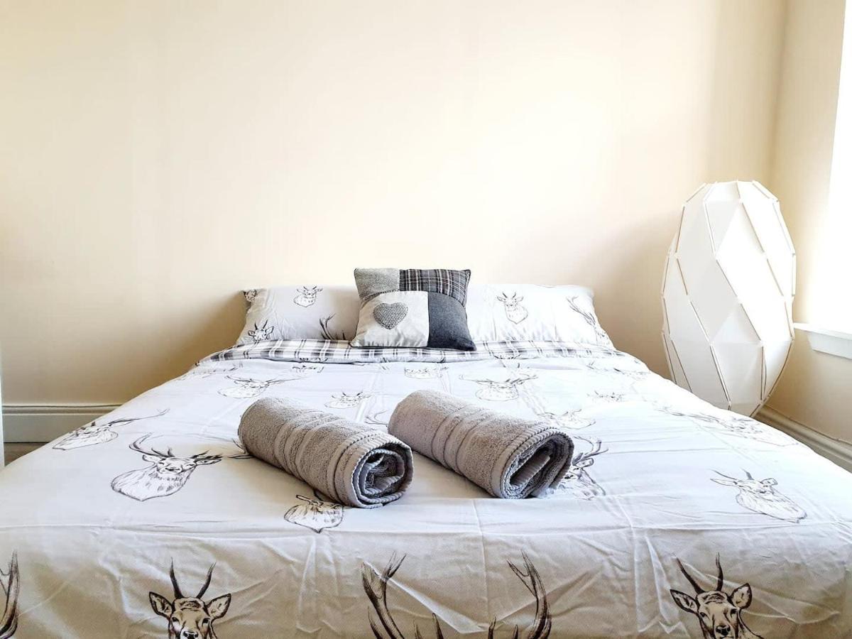 Gorgeous, Light & Airy In The Heart Of The West End, Close To Sec And Hydro Apartment