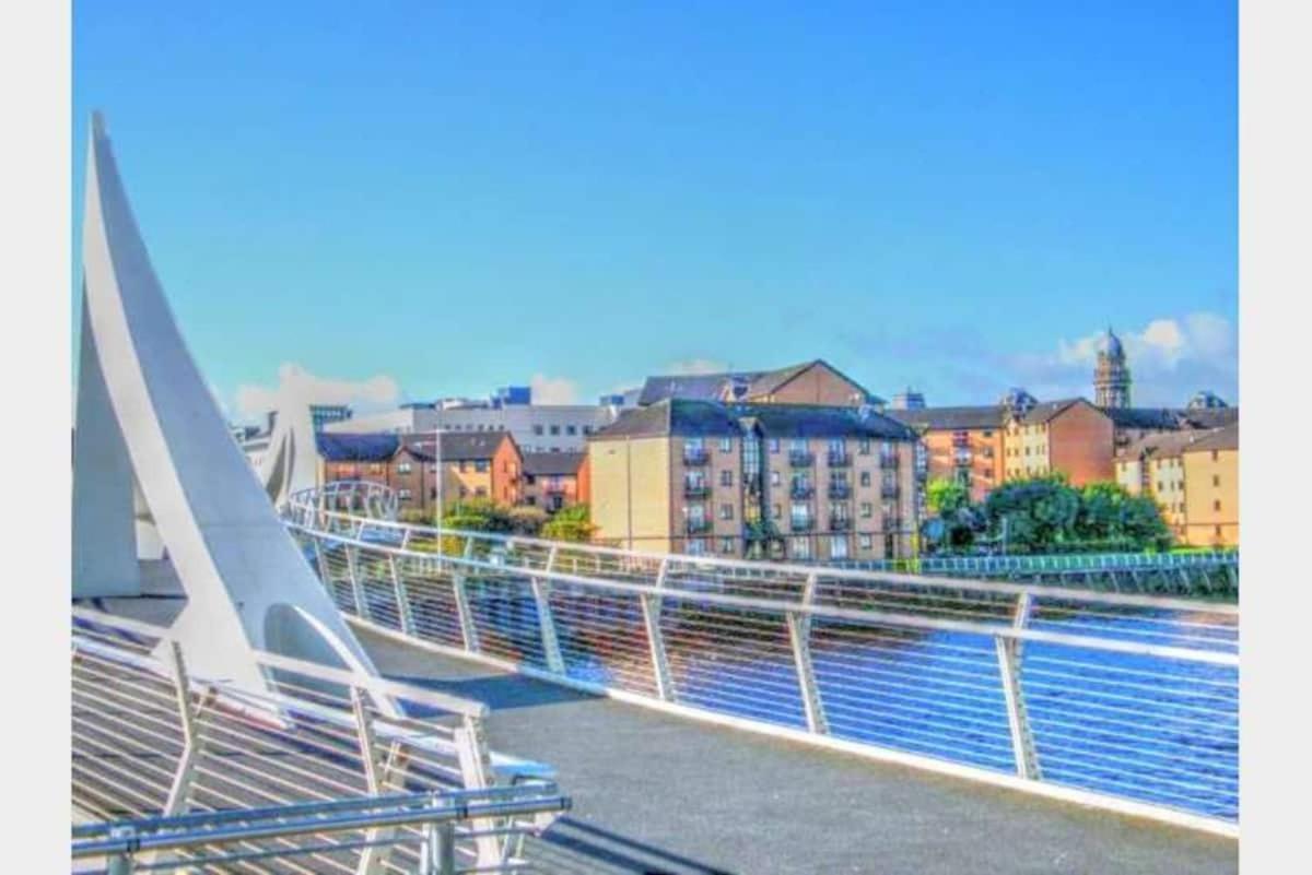 Apartment City Centre Flat With River Views And Parking Glasgow