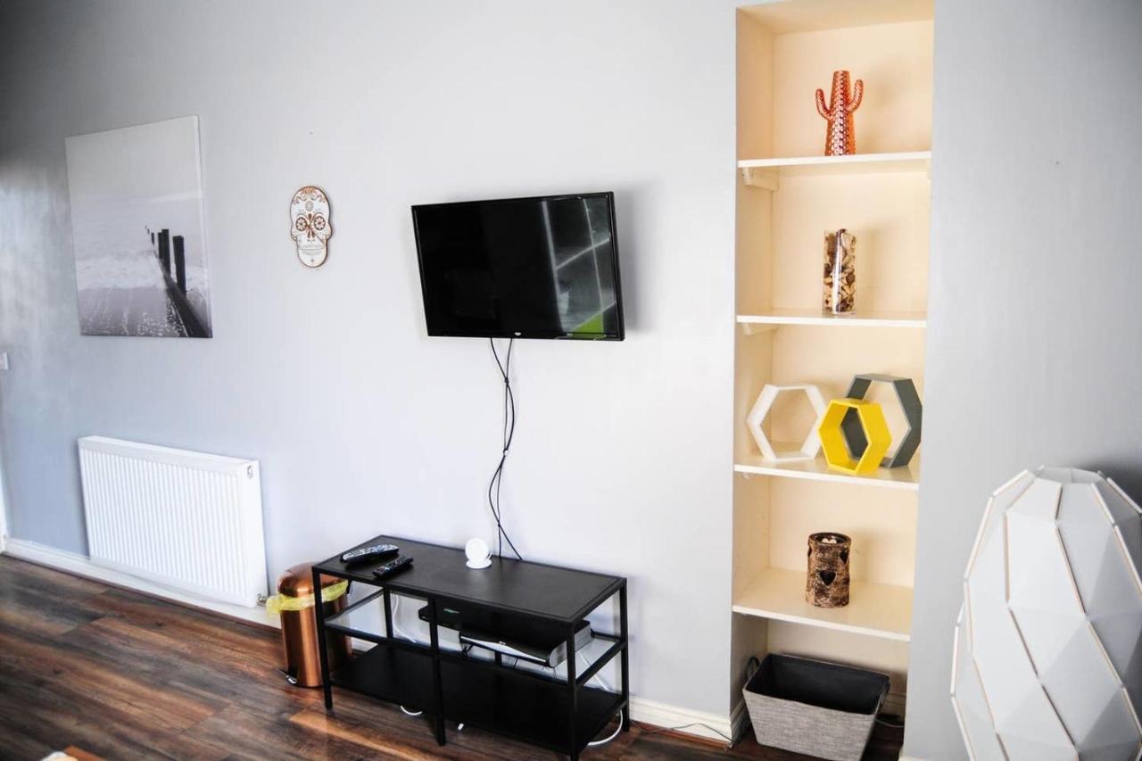 Transport Links & Street Parking Apartment Glasgow
