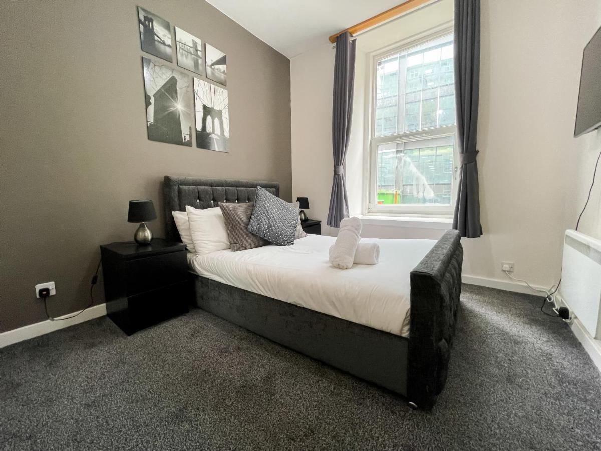 Exquisite 2br Flat Near Train Station Apartment *