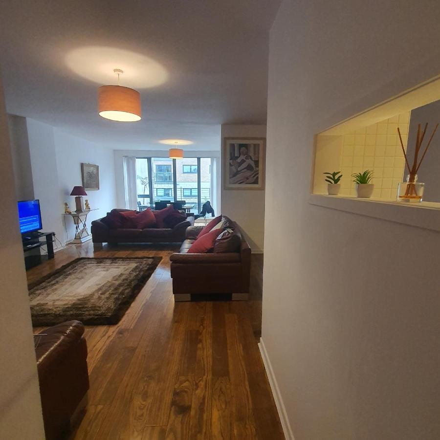 Modern Apt @tramway Theatre Apartment *