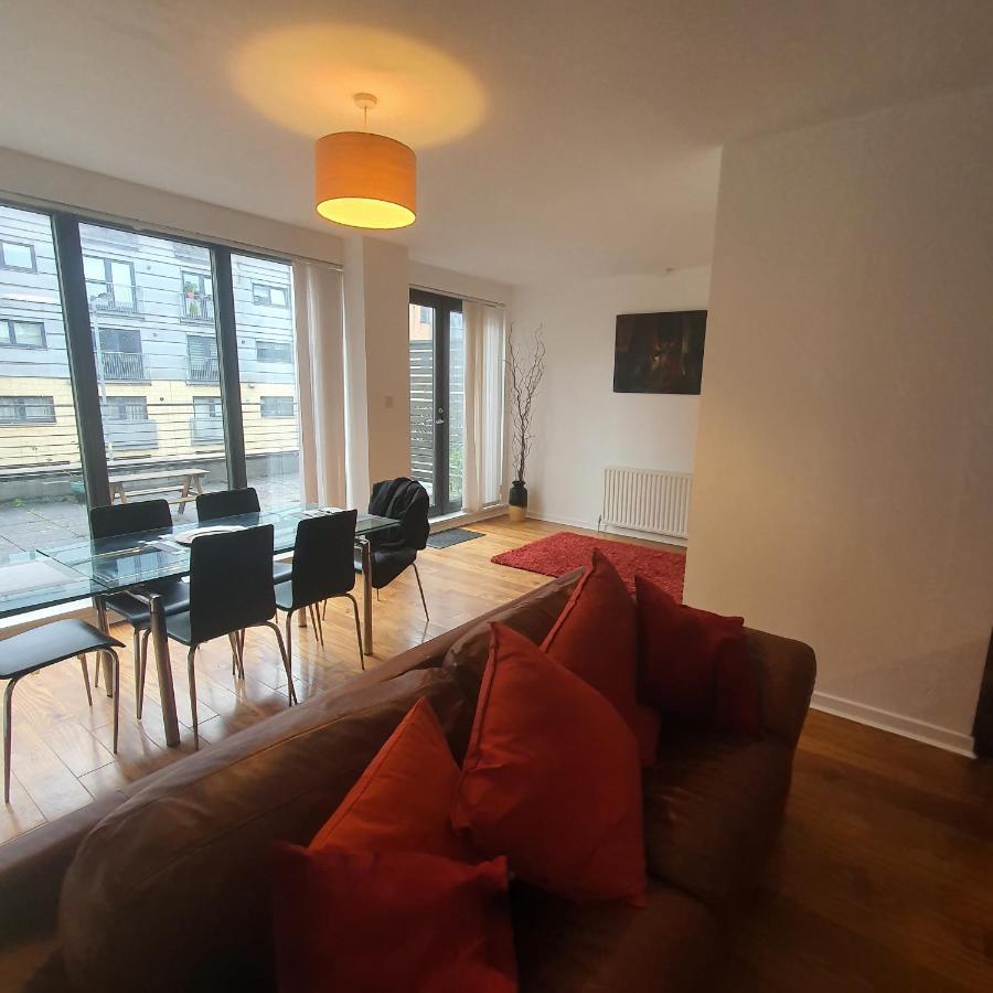 Modern Apt @tramway Theatre Glasgow