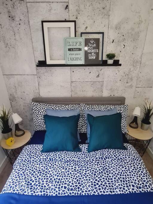 Stylish 2 Bedroom / Free Gated Parking Apartment