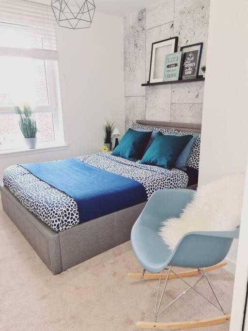 Stylish 2 Bedroom / Free Gated Parking