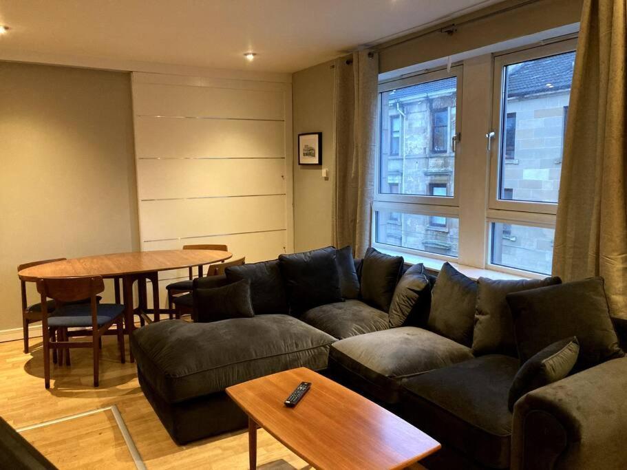 Stylish 2 Bed Accessible Flat Perfect Location