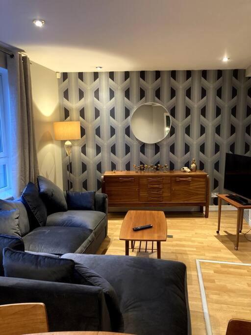 Stylish 2 Bed Accessible Flat Perfect Location Apartment Glasgow