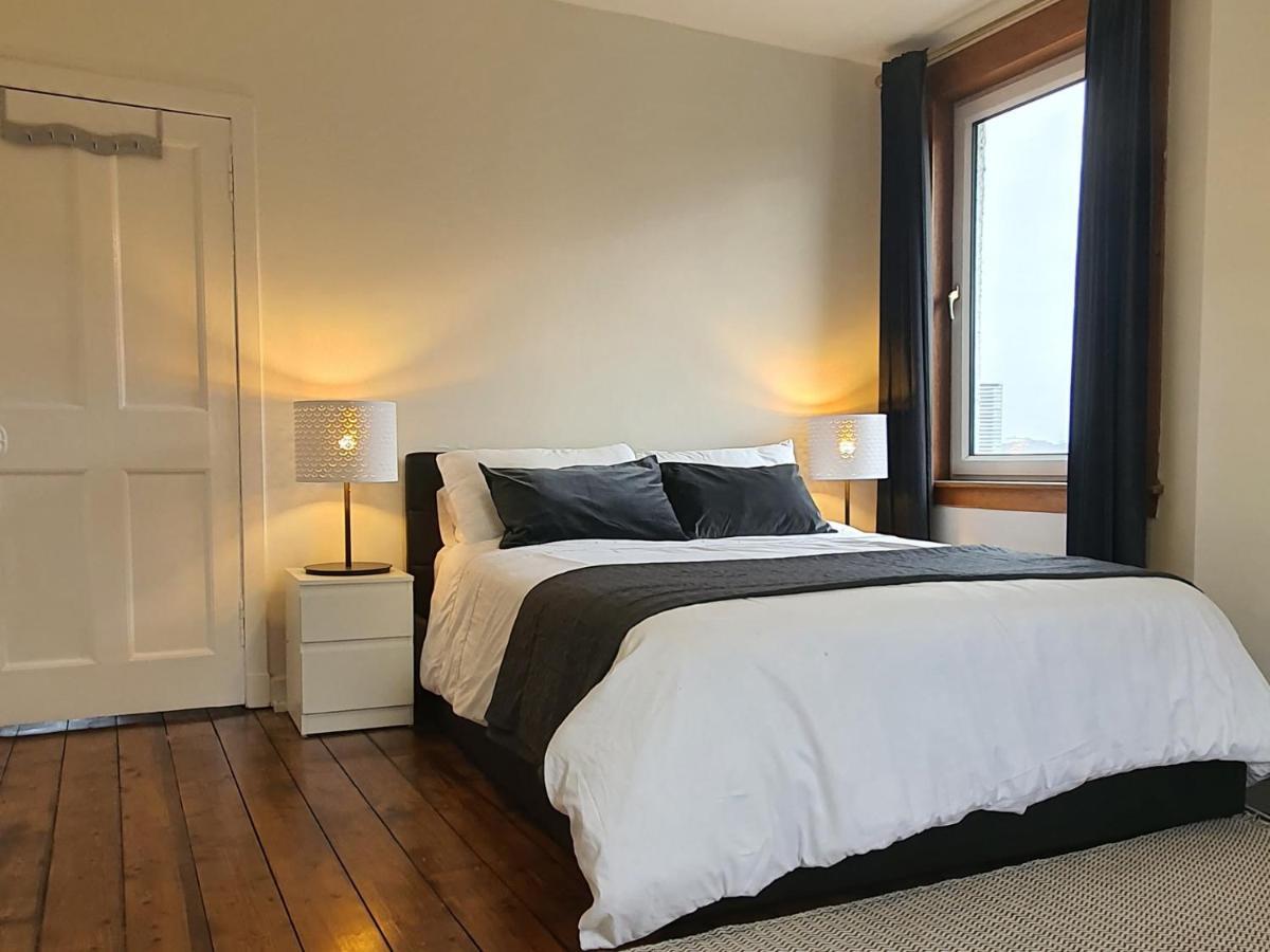 Large 3 Bed West End Free Parking & Electric Vehicle Point Glasgow