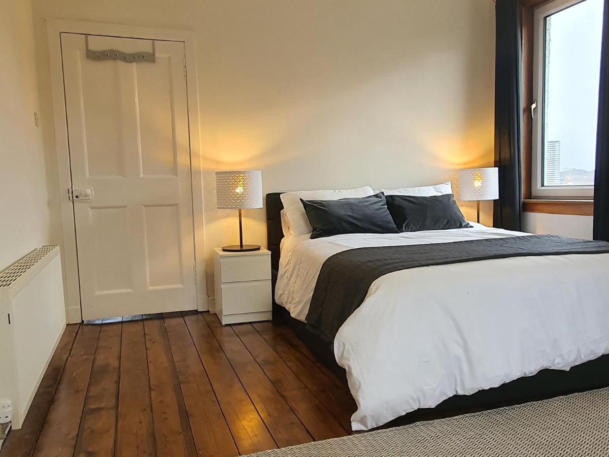 Large 3 Bed West End Free Parking & Electric Vehicle Point Apartment Glasgow