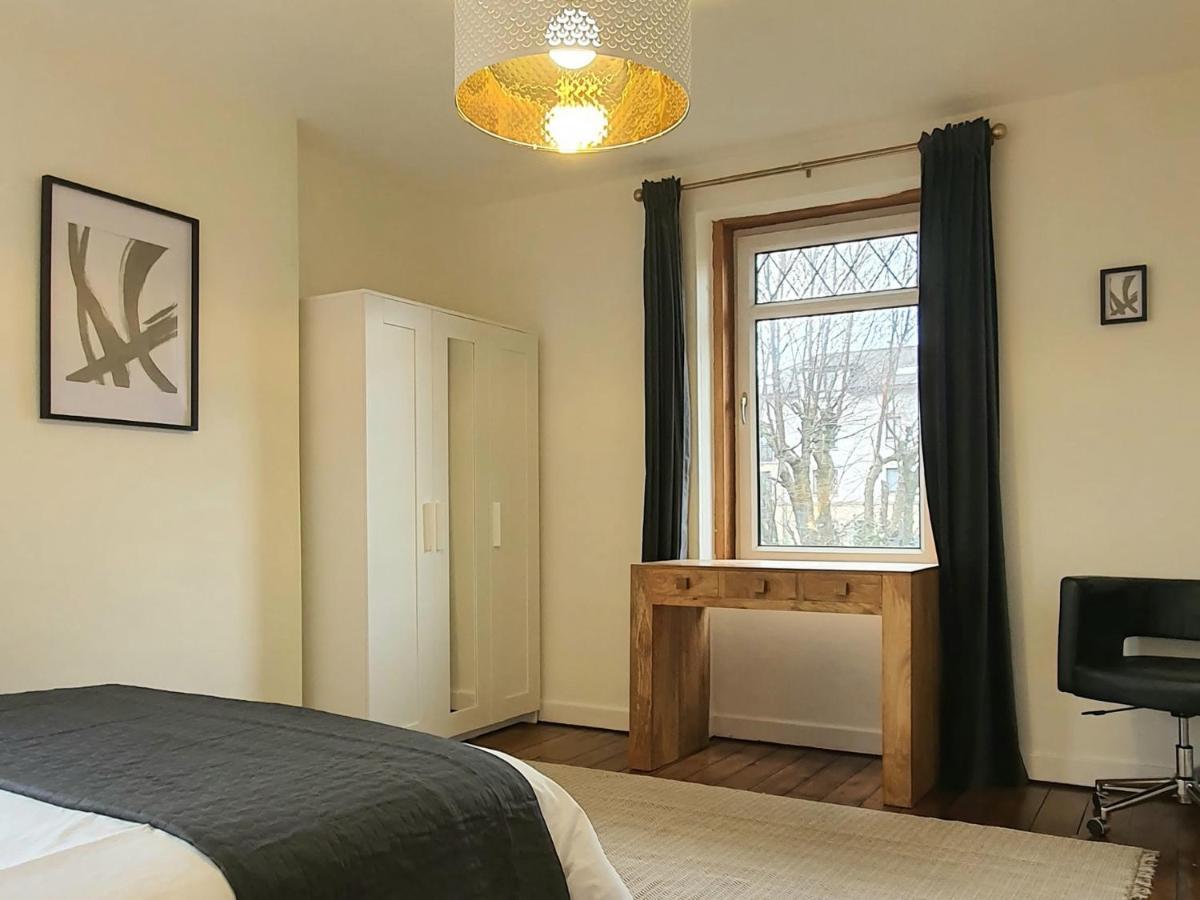 Apartment Large 3 Bed West End Free Parking & Electric Vehicle Point Glasgow