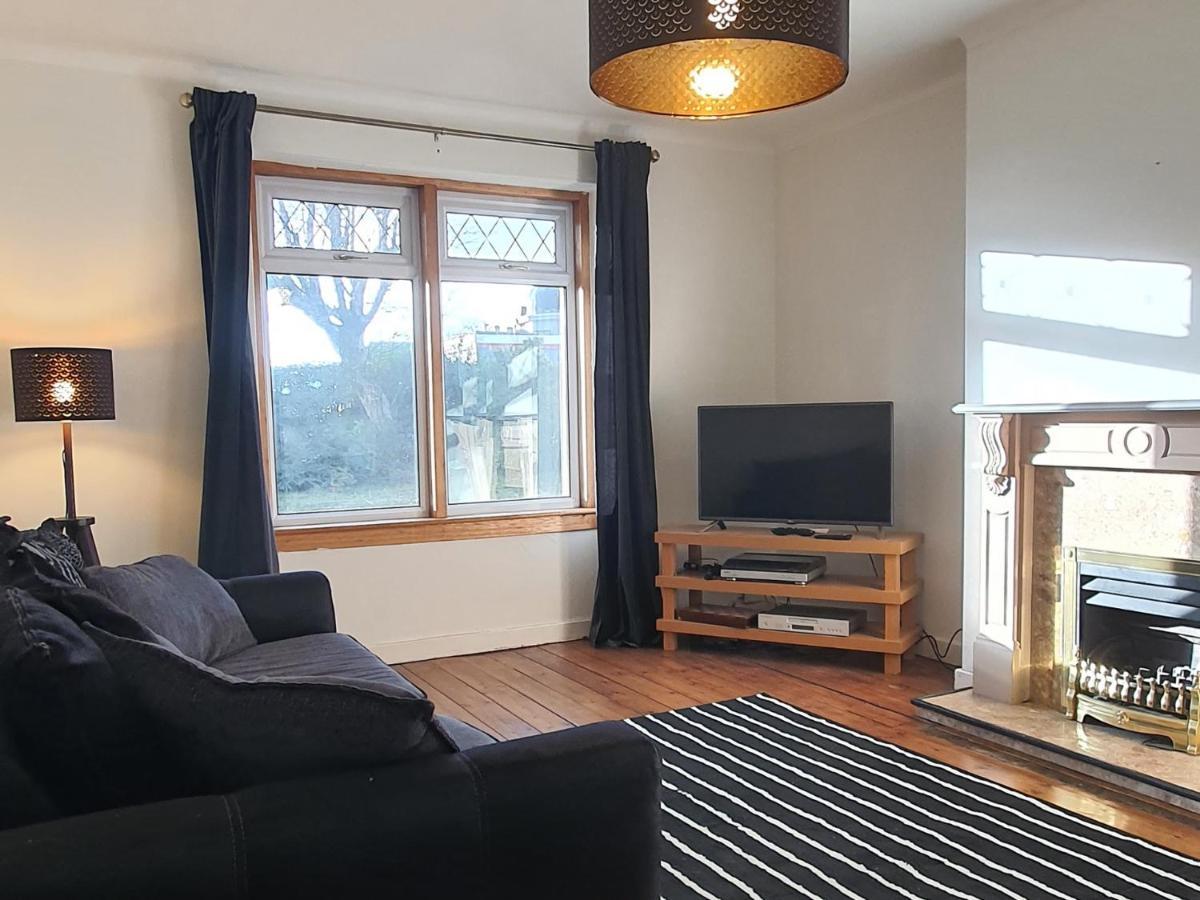 Large 3 Bed West End Free Parking & Electric Vehicle Point * Glasgow
