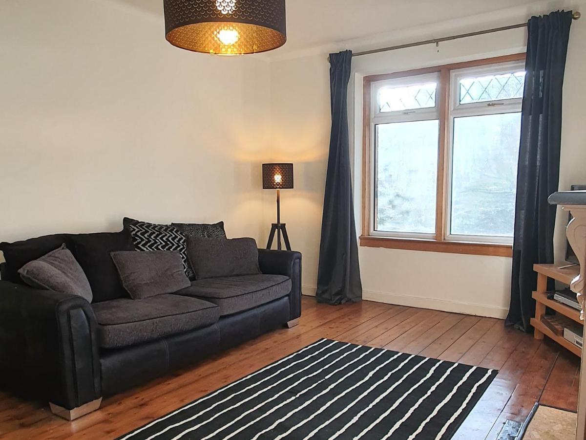 Large 3 Bed West End Free Parking & Electric Vehicle Point Apartment *
