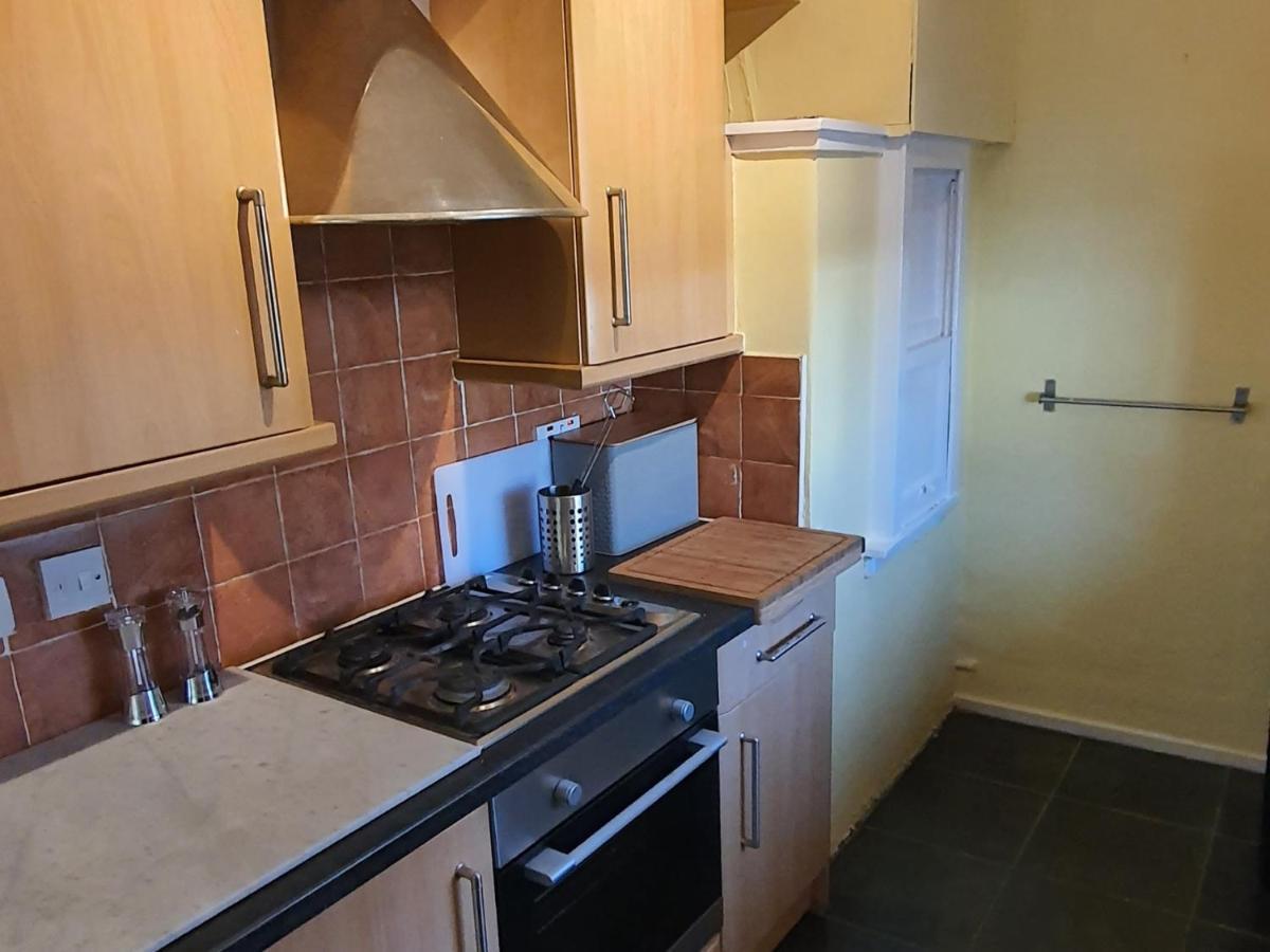 Large 3 Bed West End Free Parking & Electric Vehicle Point