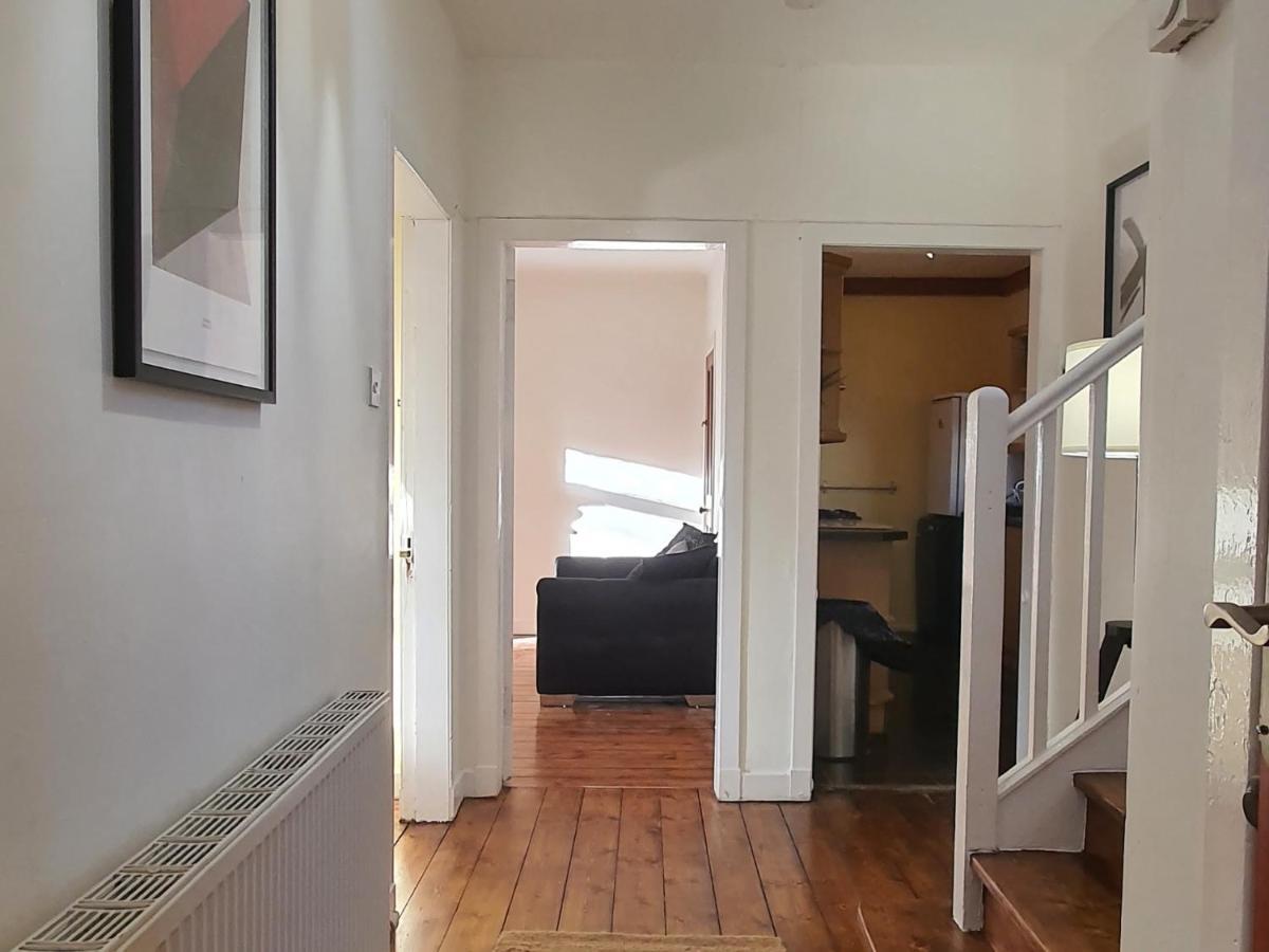 Apartment Large 3 Bed West End Free Parking & Electric Vehicle Point *